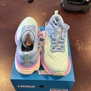 NWT Hoka Bondi 8 women’s size 8. Never worn!!!